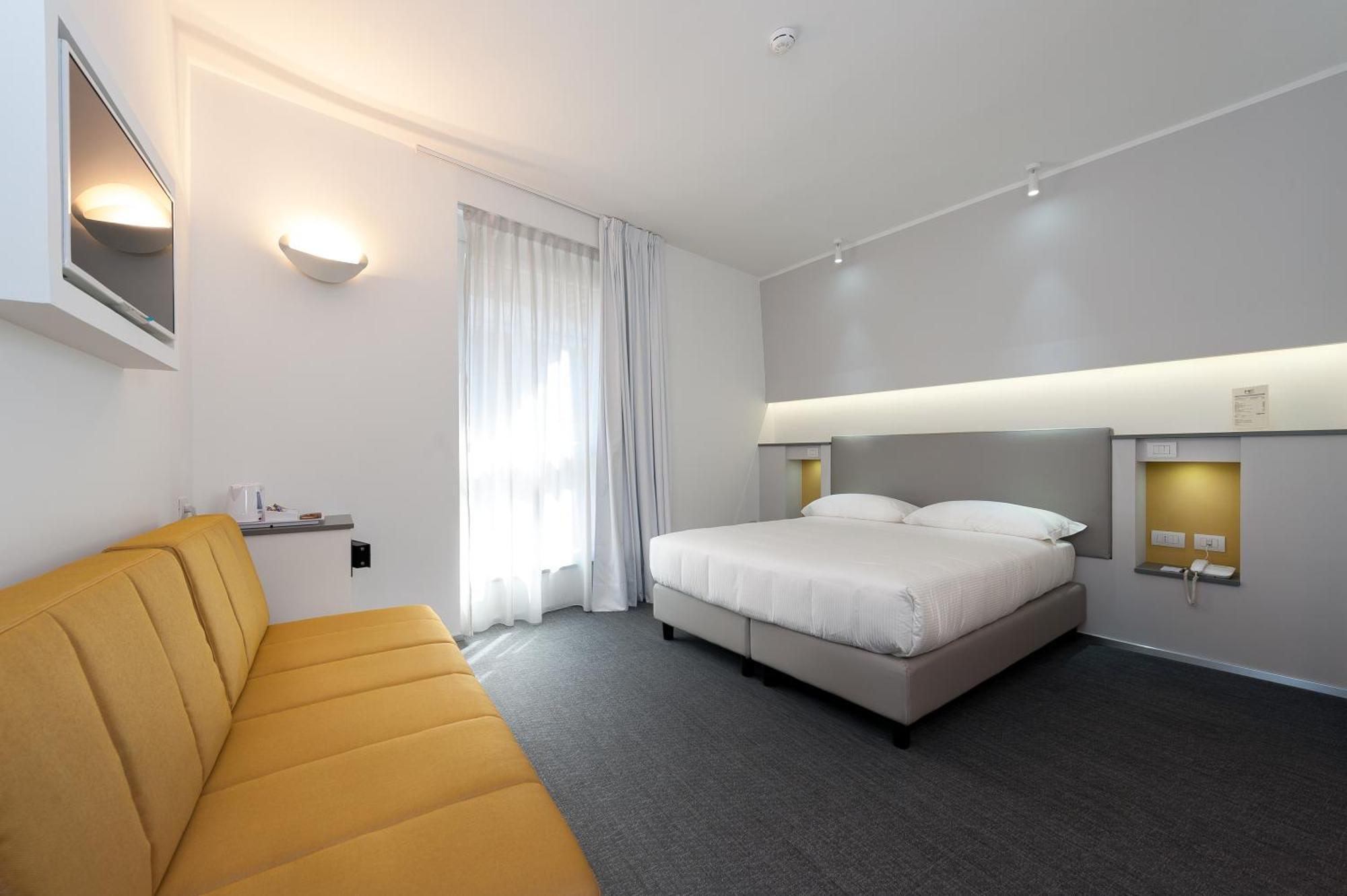 Deluxe Double or Twin Room,823523528:JPEG